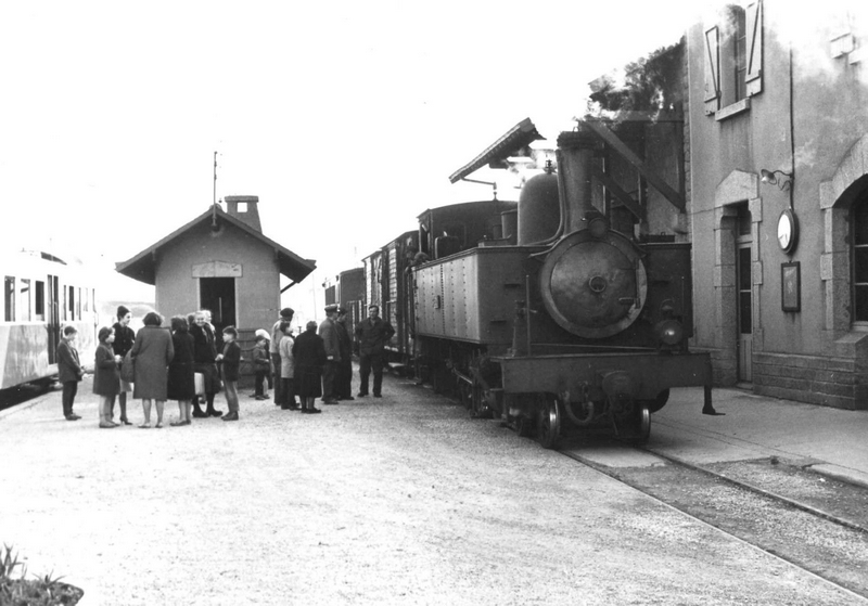 gare-camaret-002 loco 230 t 9 04 64.jpg